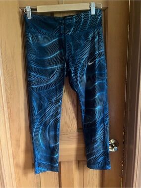 Nike Teal and Black Patterned Athletic Leggings